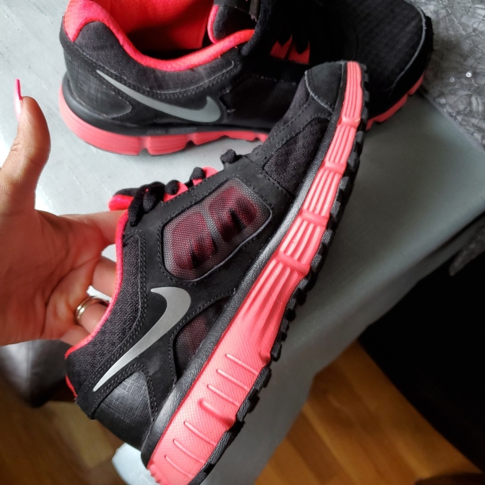 Nike Dual Fusion Sneakers